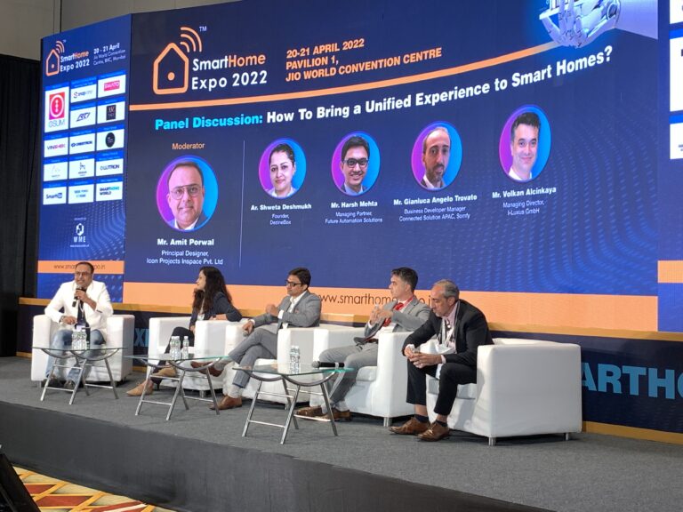 2022_4_panelist-at-smarthome-expo3-768×576